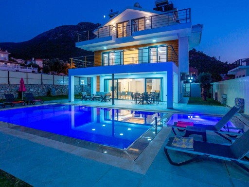 Villa VELORA