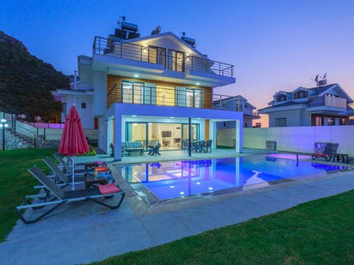 Villa VELORA